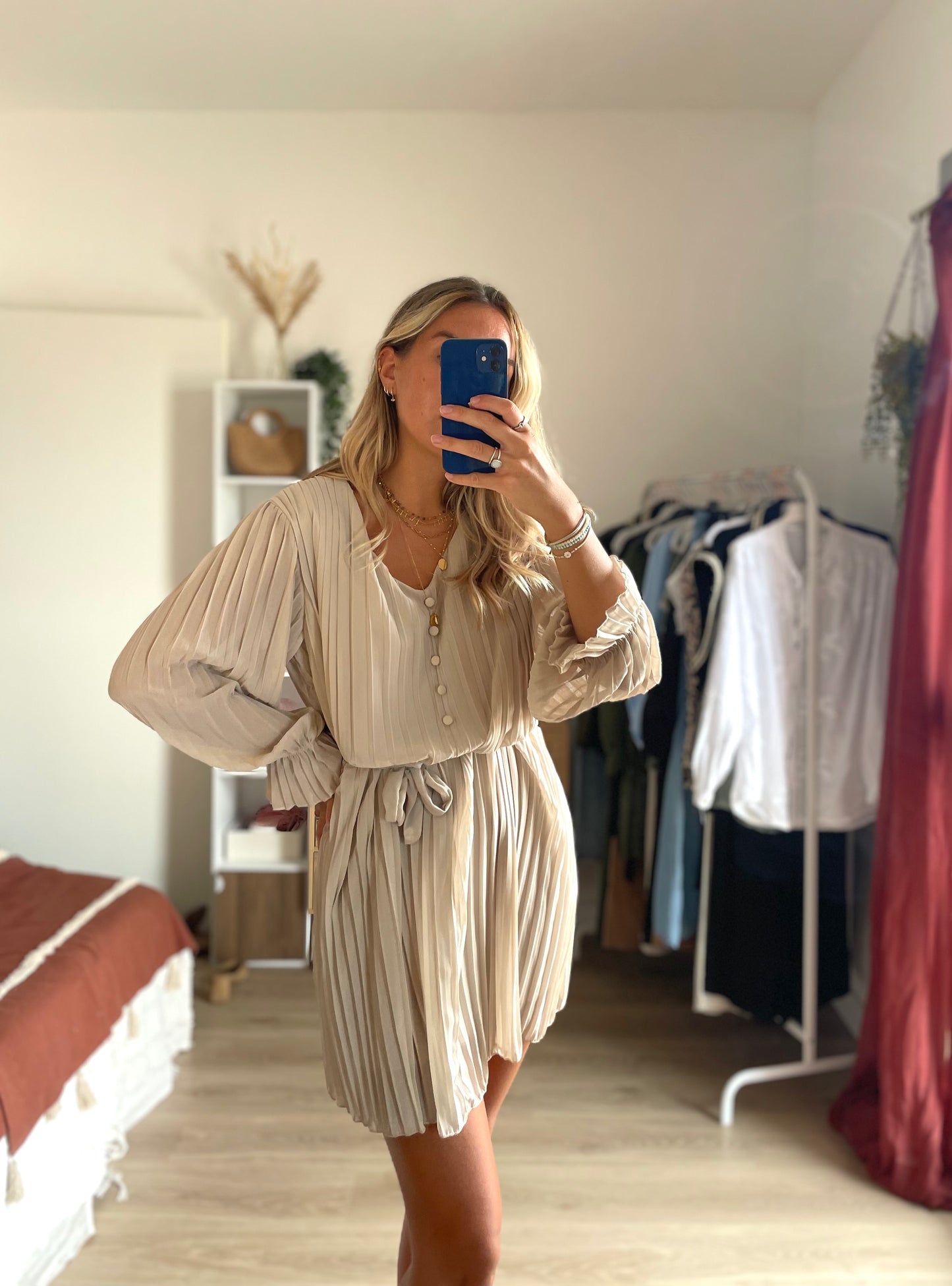 Robe plissée beige AVA